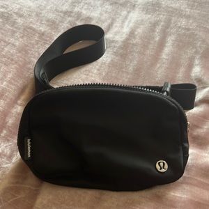 Black LuluLemon everywhere belt bag